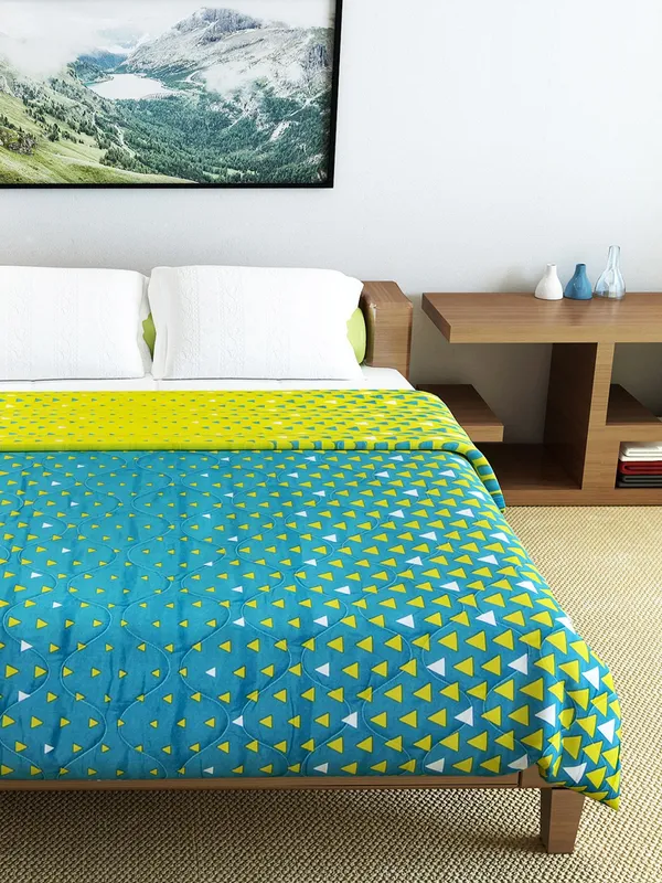 Geometric_Double_Comforter_for_Heavy_Winter_(Polyester,_Yellow_&_Green)