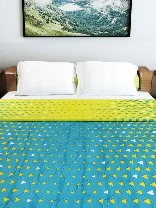 Geometric_Double_Comforter_for_Heavy_Winter_(Polyester,_Yellow_&_Green)