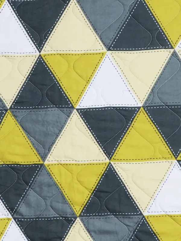 Geometric_Double_Comforter_for_Heavy_Winter_(Polyester,_Yellow_&_Grey)