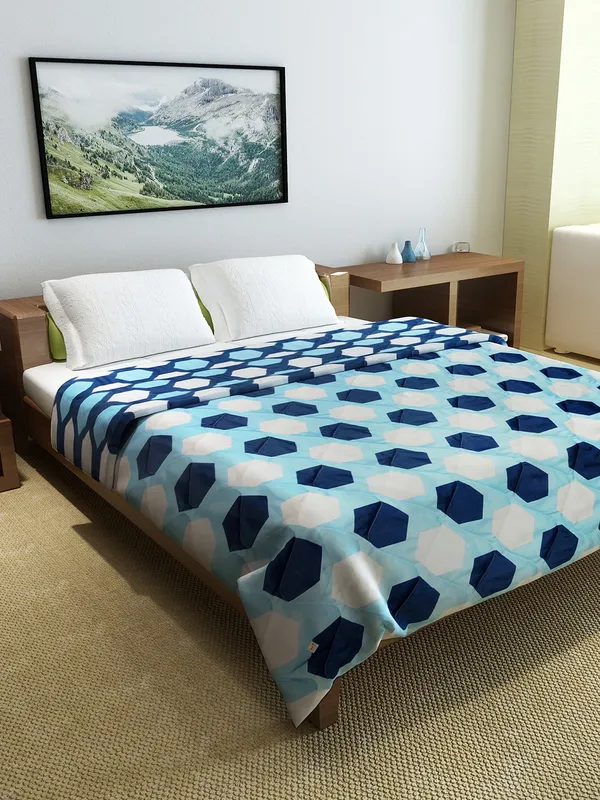 Geometric_Double_Comforter_for_Heavy_Winter_(Polyester,_Sky_Blue,Navy)
