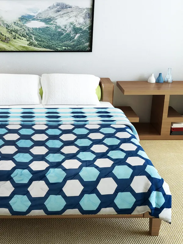 Geometric_Double_Comforter_for_Heavy_Winter_(Polyester,_Sky_Blue,Navy)