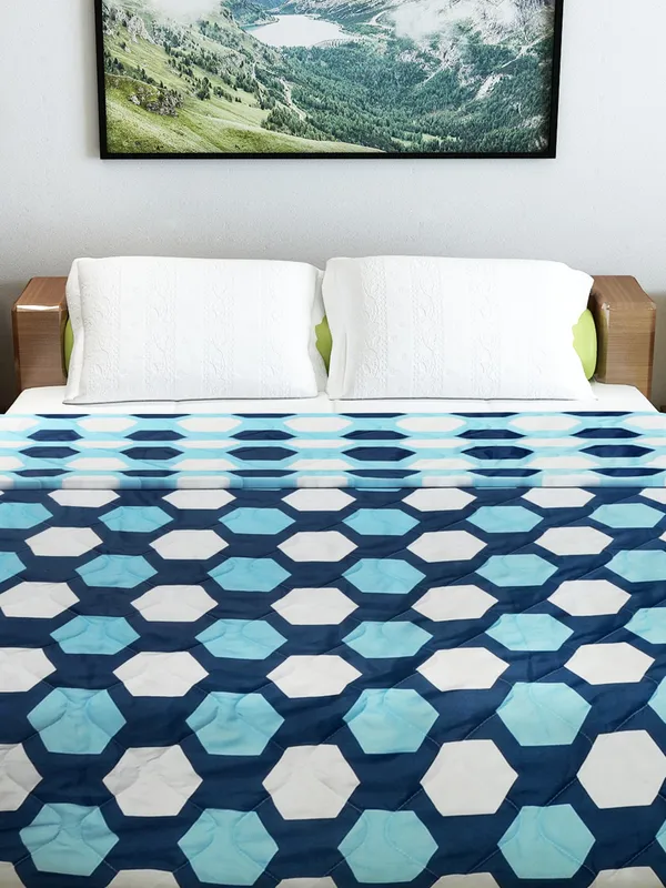 Geometric_Double_Comforter_for_Heavy_Winter_(Polyester,_Sky_Blue,Navy)