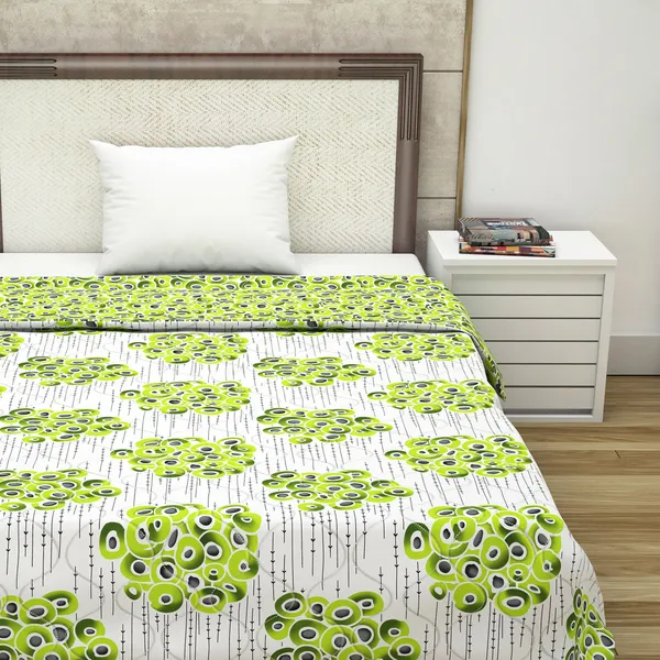 Abstract_Single_Comforter_for_Mild_Winter_(Polyester,_Off_White_and_Green)