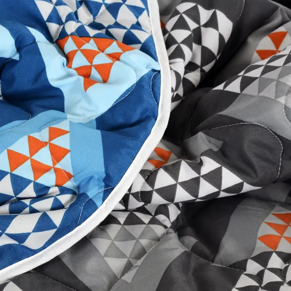 Geometric_Single_Comforter_for_Mild_Winter_(Polyester,_Grey_and_Blue)