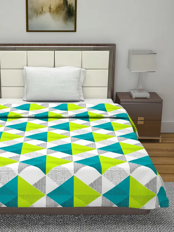 Geometric_Single_Dohar_for_AC_Room_(Cotton,_Green_&_Blue)