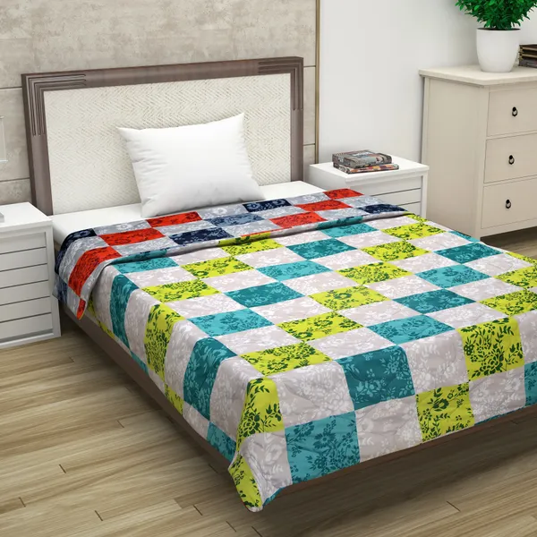 Floral_Single_Comforter_for_Mild_Winter_(Polyester,_Green,_Red)