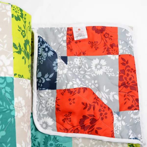 Floral_Single_Comforter_for_Mild_Winter_(Polyester,_Green,_Red)