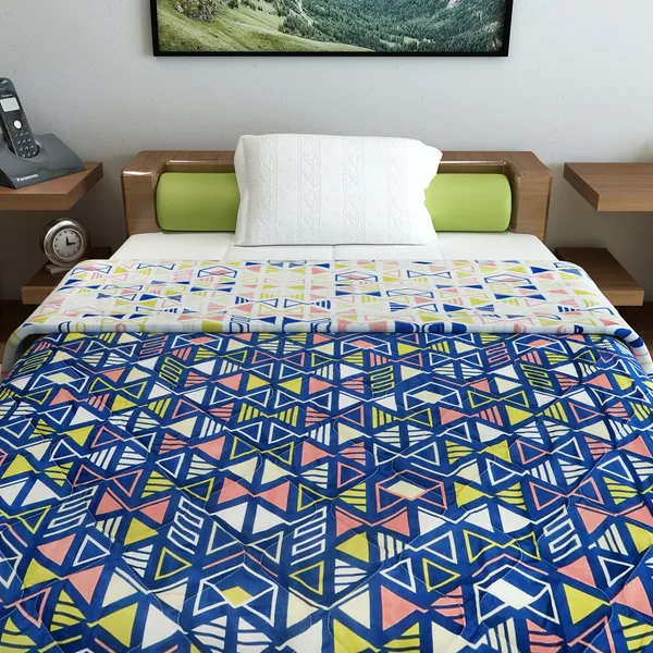 Geometric_Single_Comforter_for_Mild_Winter_(Polyester,_Blue_&_Peach)