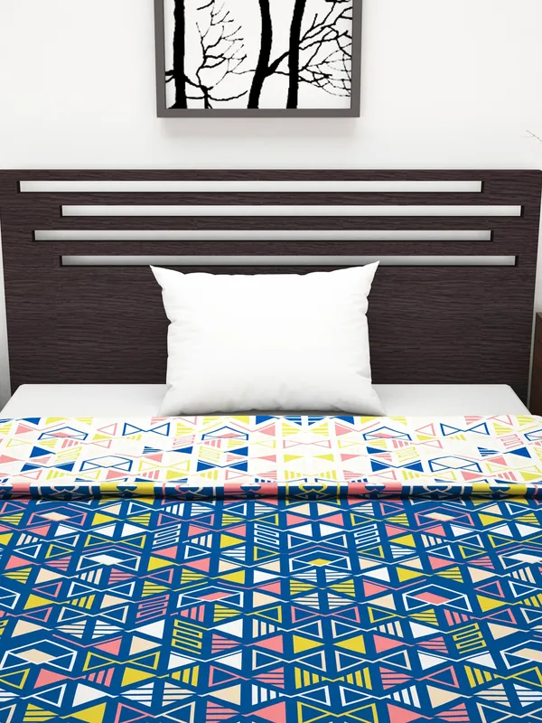 Geometric_Double_Dohar_for_AC_Room_(Polyester,_Blue_and_Peach)