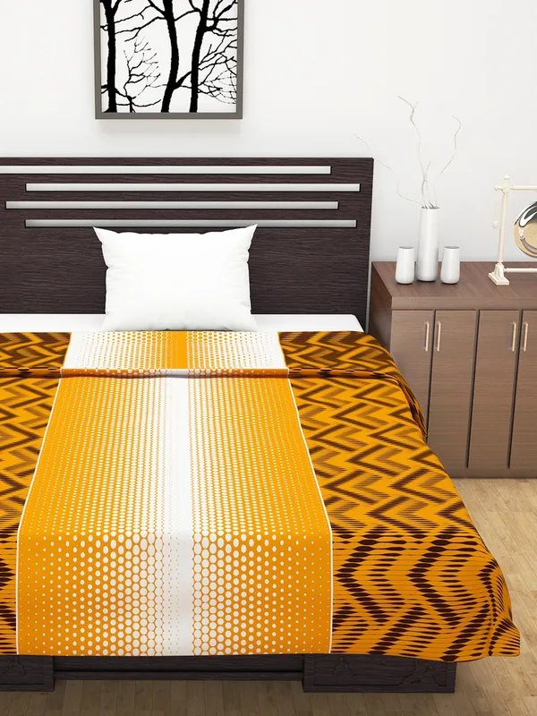 Geometric_Double_Dohar_for_AC_Room_(Polyester,_Orange_and_Brown)