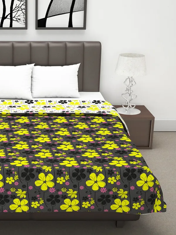 Floral_Double_Dohar_for_AC_Room_(Polyester,_Black_and_Yellow)
