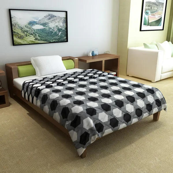 Geometric_Single_Comforter_for_Mild_Winter_(Polyester,_Black_&_Grey)