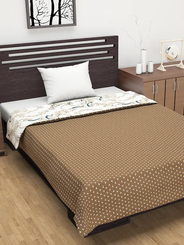 Abstract_Double_Dohar_for_AC_Room_(Polyester,_Beige_and_Brown)