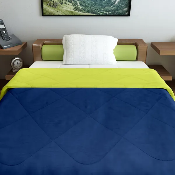 Solid_Single_Comforter_for_AC_Room_(Polyester,_Navy_Blue_and_Yellow)
