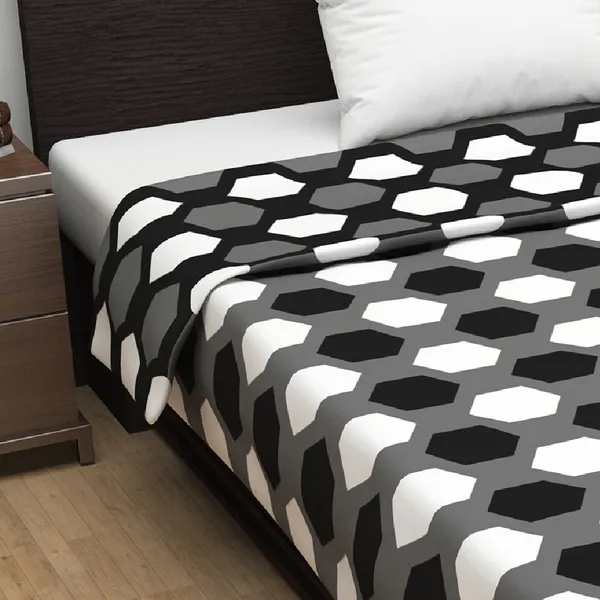Microfiber_Reversible_Lightweight_Geometric_Baby_Blanket_For_Kids/Toddler_-_Black_and_Grey_(GI1188)