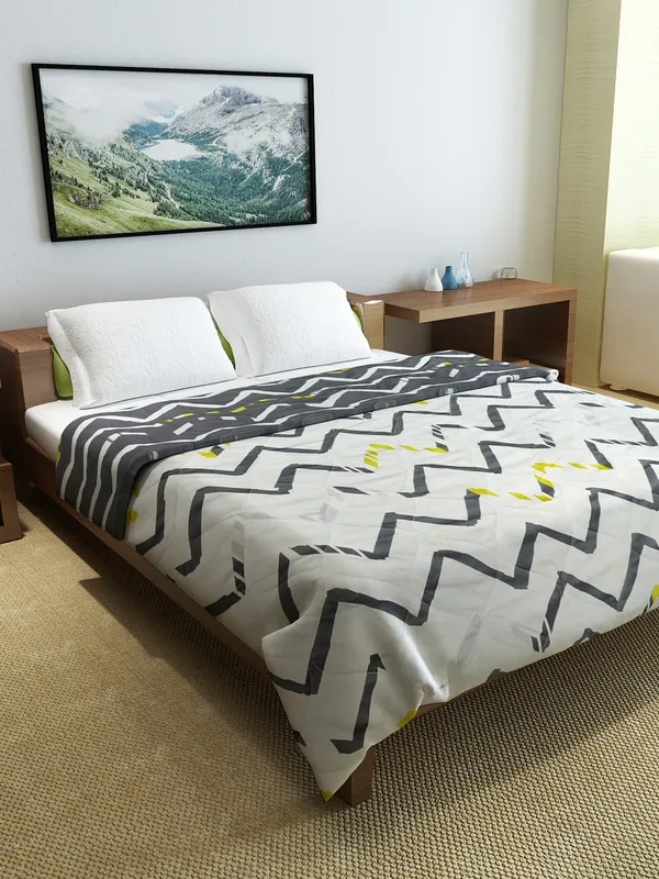 Abstract_Double_Comforter_for_Heavy_Winter_(Polyester,_Grey_&_White)