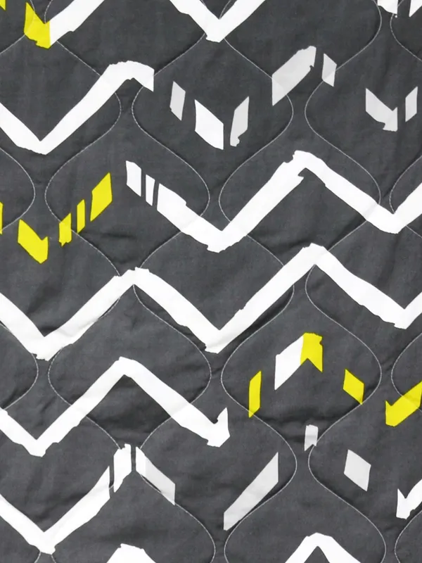 Abstract_Double_Comforter_for_Heavy_Winter_(Polyester,_Grey_&_White)