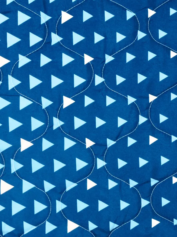 Geometric_Double_Comforter_for_Heavy_Winter_(Polyester,_Blue_&_Dark_Blue)
