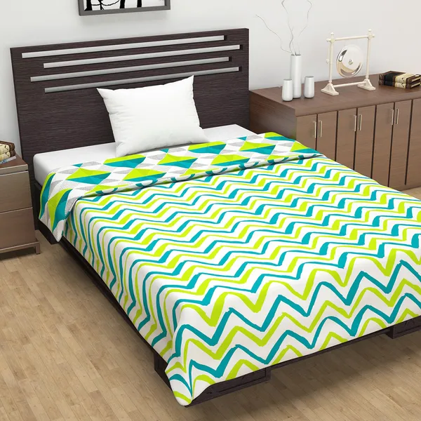 Geometric_Single_Dohar_for_AC_Room_(Polyester,_Green_and_Blue)