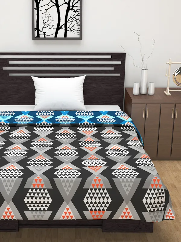 Geometric_Single_Dohar_for_AC_Room_(Polyester,_Grey_and_Blue)