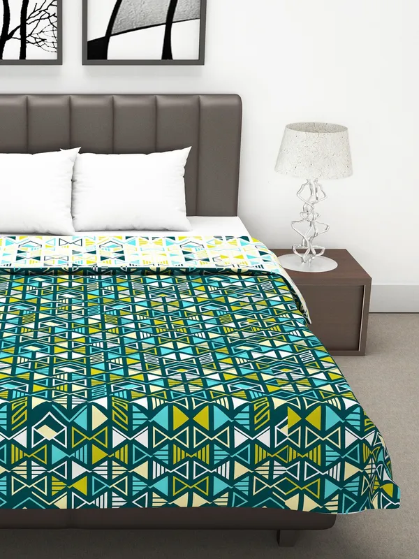 Geometric_Single_Dohar_for_AC_Room_(Polyester,_Green_and_Yellow)