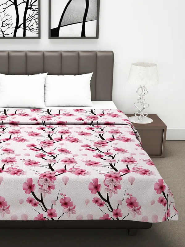 Glace_Cotton_Reversible_Lightweight_Floral_Double_Bed_AC_Dohar_Blanket_-_Pink_and_Black_(FL-2005-DD)