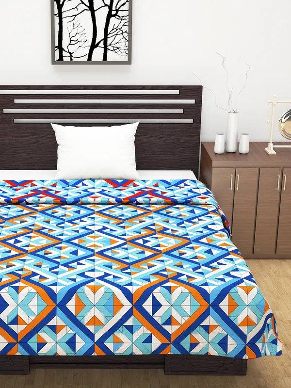 Geometric_Double_Dohar_for_AC_Room_(Polyester,_Sky_Blue_and_Orange)