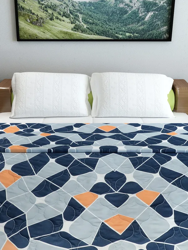 Printed_Double_Comforter_for_Heavy_Winter_(Polyester,_Navy_Blue_&_Orange)