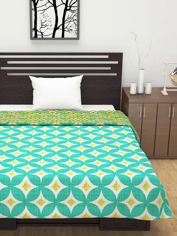 Geometric_Single_Dohar_for_AC_Room_(Polyester,_Green_and_Yellow)