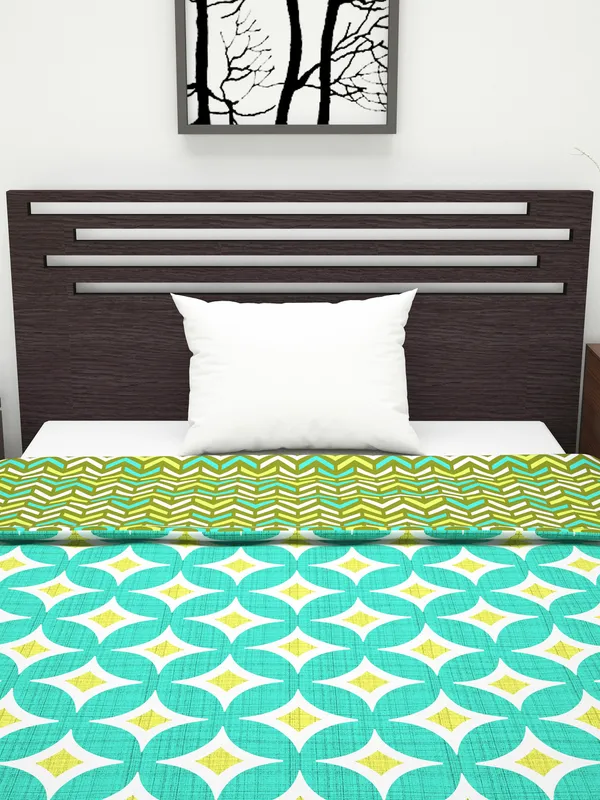 Geometric_Single_Dohar_for_AC_Room_(Polyester,_Green_and_Yellow)