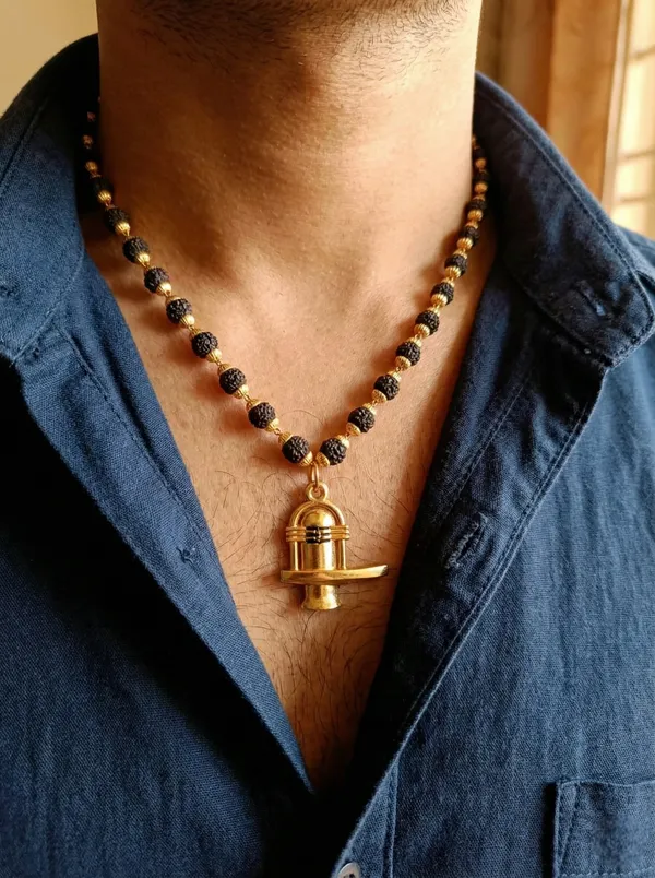 Traditional_Lord_Shiva_Shivling_Locket_with_Gold-Capped_Rudraksha_Beads_Mala