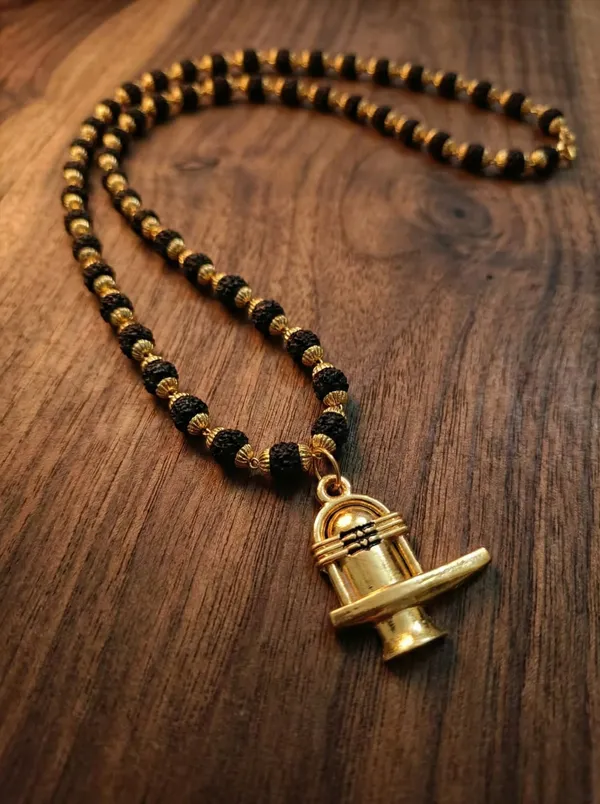 Traditional_Lord_Shiva_Shivling_Locket_with_Gold-Capped_Rudraksha_Beads_Mala