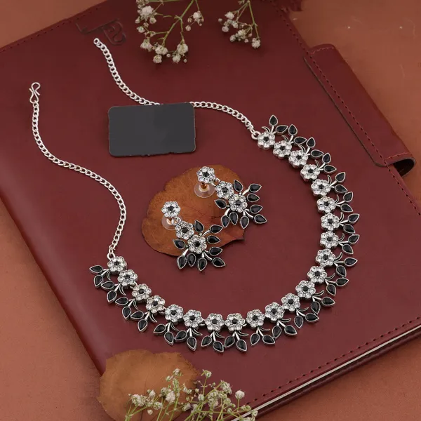 Silver_Plated_Black_Colour_Necklace_With_Earrings_For_Womens