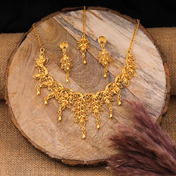 Gold_Plated_Wedding_Jewellery_Necklace_Set_For_Women_and_Girls
