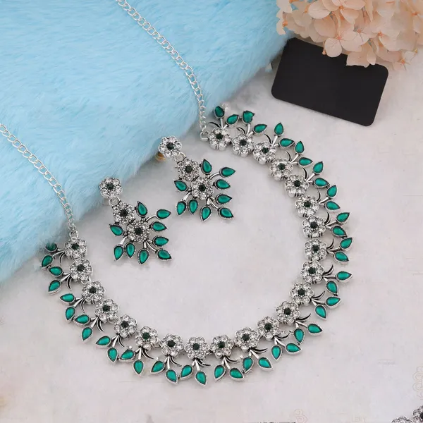 Silver_Plated_Green_Colour_Necklace_With_Earrings_For_Womens