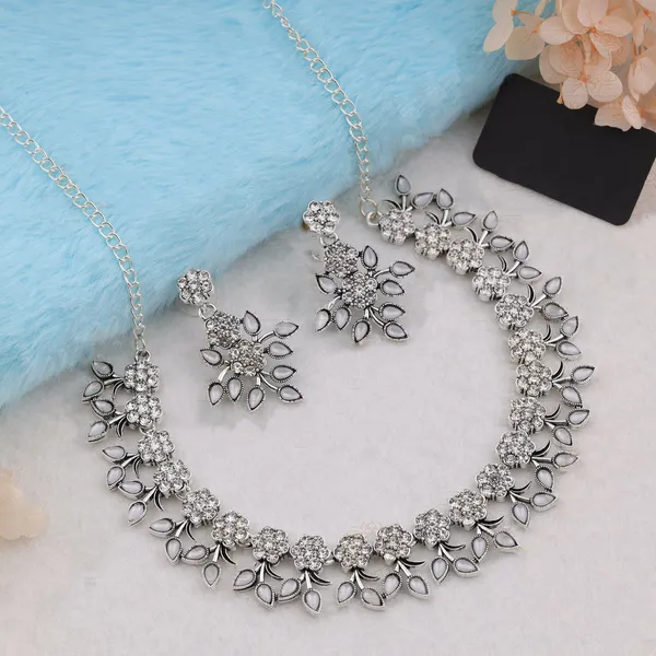 Silver_Plated_White_Colour_Necklace_With_Earrings_For_Womens