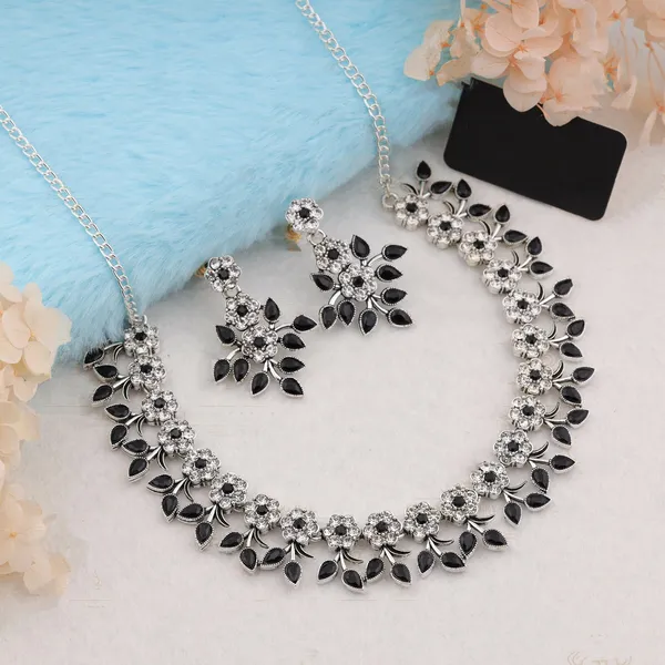 Silver_Plated_Black_Colour_Necklace_With_Earrings_For_Womens