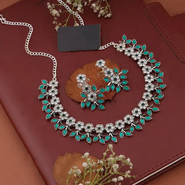 Silver_Plated_Green_Colour_Necklace_With_Earrings_For_Womens