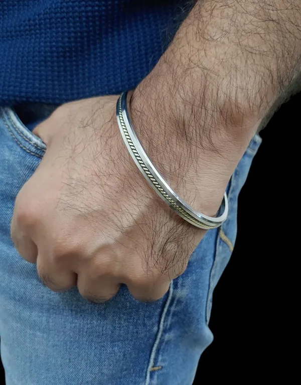 Stainless_Steel_Punjabi_Kada_With_Brass_Wire_5_Mm_Width_For_Men