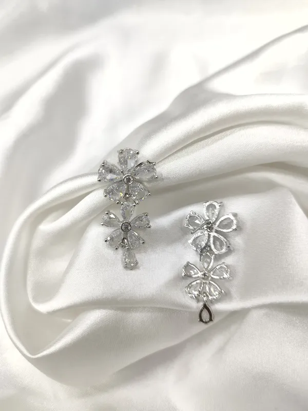 Lara_white_colour_american_diamond_pair_earring