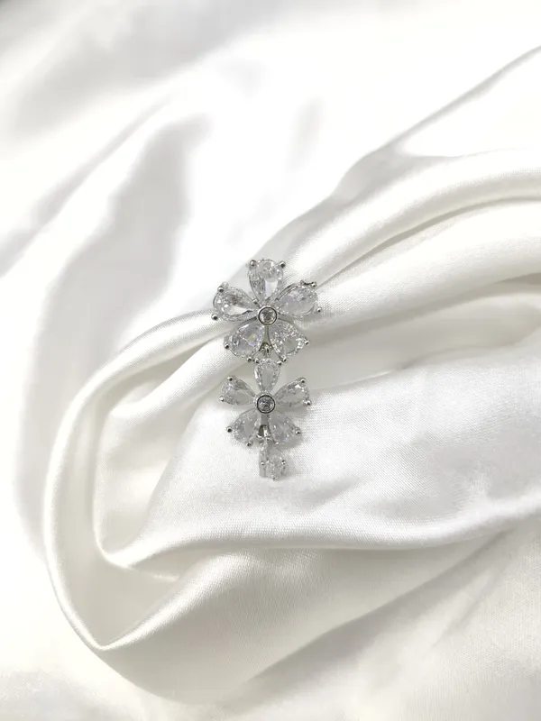 Lara_white_colour_american_diamond_pair_earring