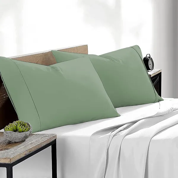 Emerald_Green_Cotton_Solid_Premium_Pillow_Covers_Pack_Of_2