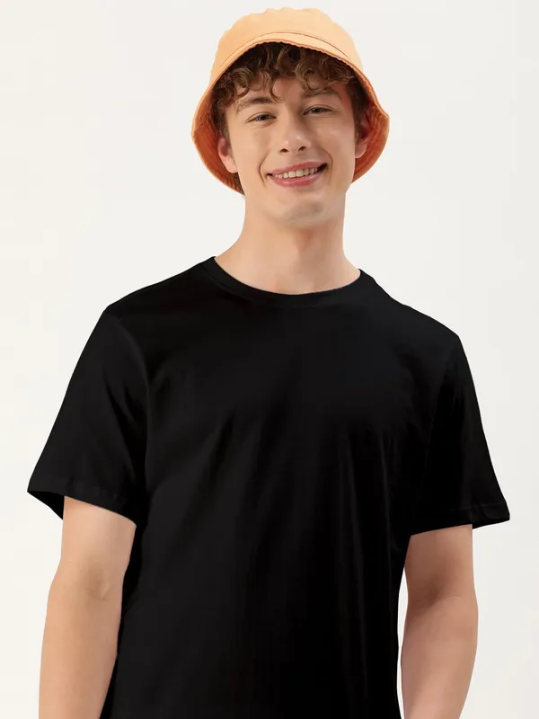 Black_Classic_Cotton_T_Shirt_Round_Neck_Short_Sleeve_For_Men