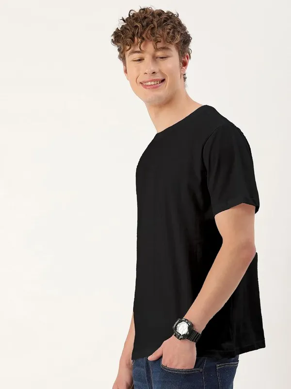 Black_Classic_Cotton_T_Shirt_Round_Neck_Short_Sleeve_For_Men