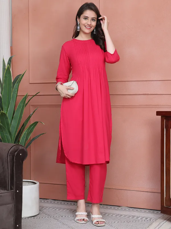 Magenta_Cotton_Solid_Casual_Kurta_Sets_For_Women
