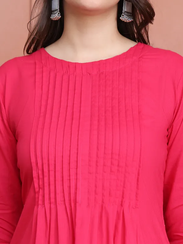 Magenta_Cotton_Solid_Casual_Kurta_Sets_For_Women