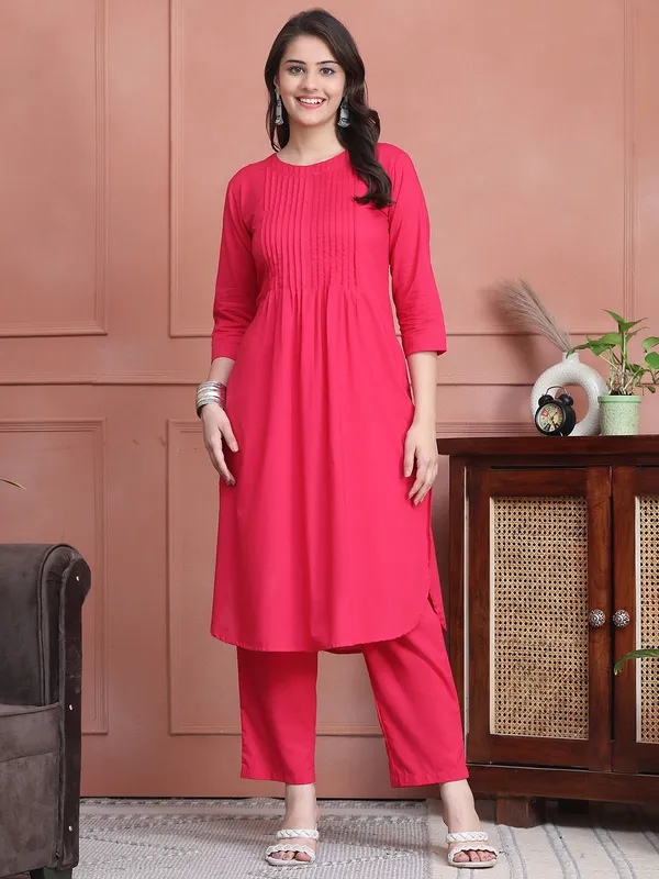 Magenta_Cotton_Solid_Casual_Kurta_Sets_For_Women