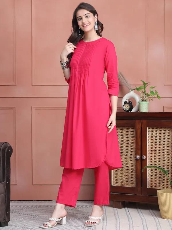 Magenta_Cotton_Solid_Casual_Kurta_Sets_For_Women
