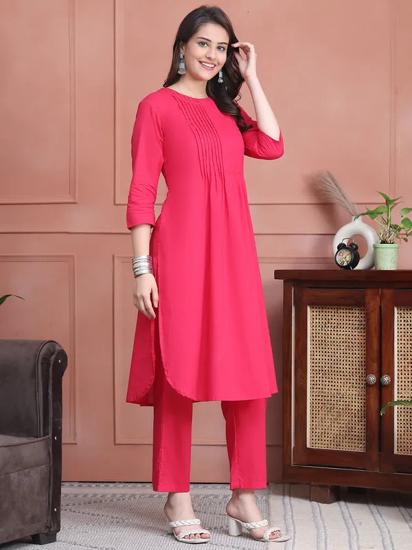 Magenta_Cotton_Solid_Casual_Kurta_Sets_For_Women