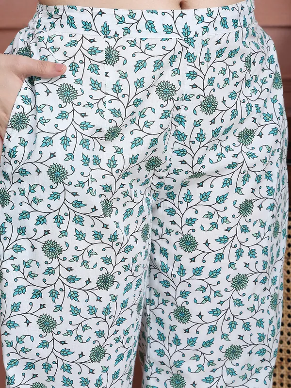 White_Cotton_Printed_Casual_Kurta_Sets_For_Women
